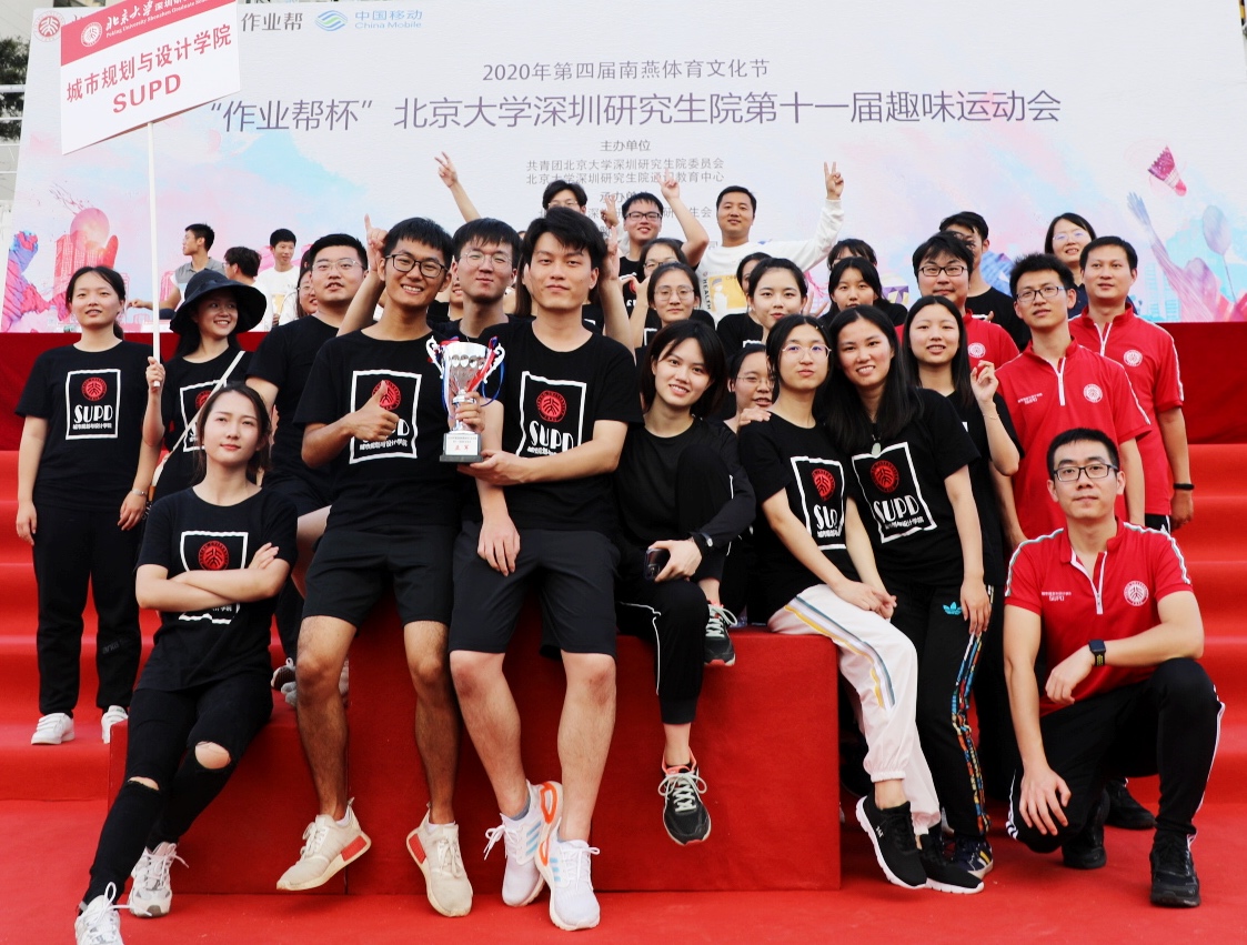 1606377142676199.jpg 奖杯合影2.jpg